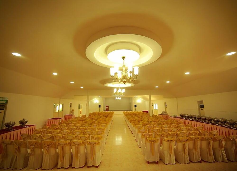 Quality Airport Hotels Nedumbassery Ngoại thất bức ảnh