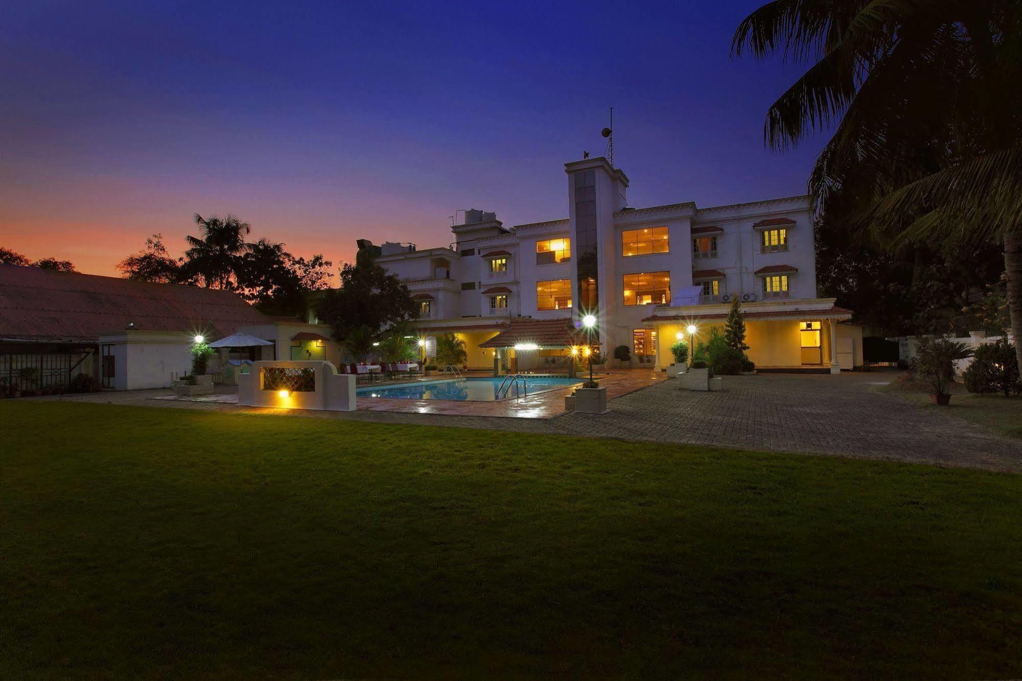 Quality Airport Hotels Nedumbassery Ngoại thất bức ảnh