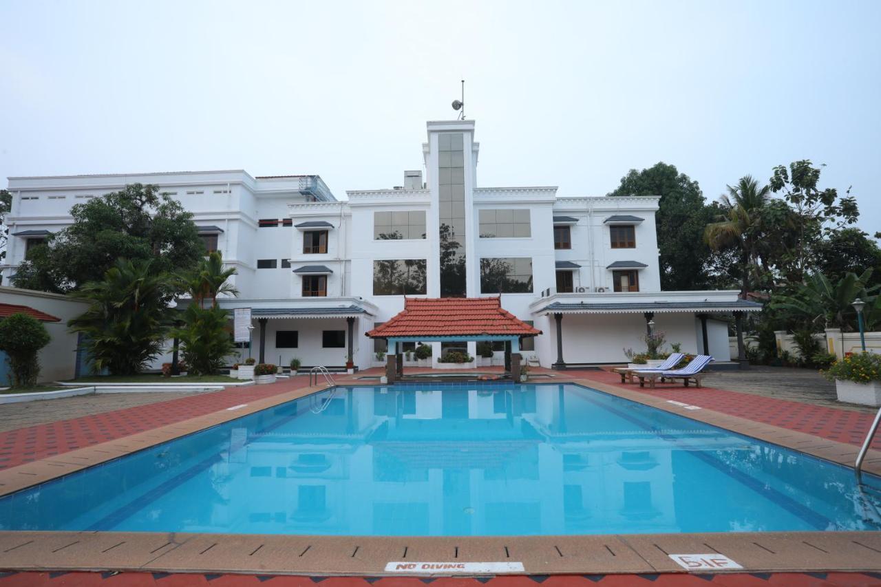 Quality Airport Hotels Nedumbassery Ngoại thất bức ảnh